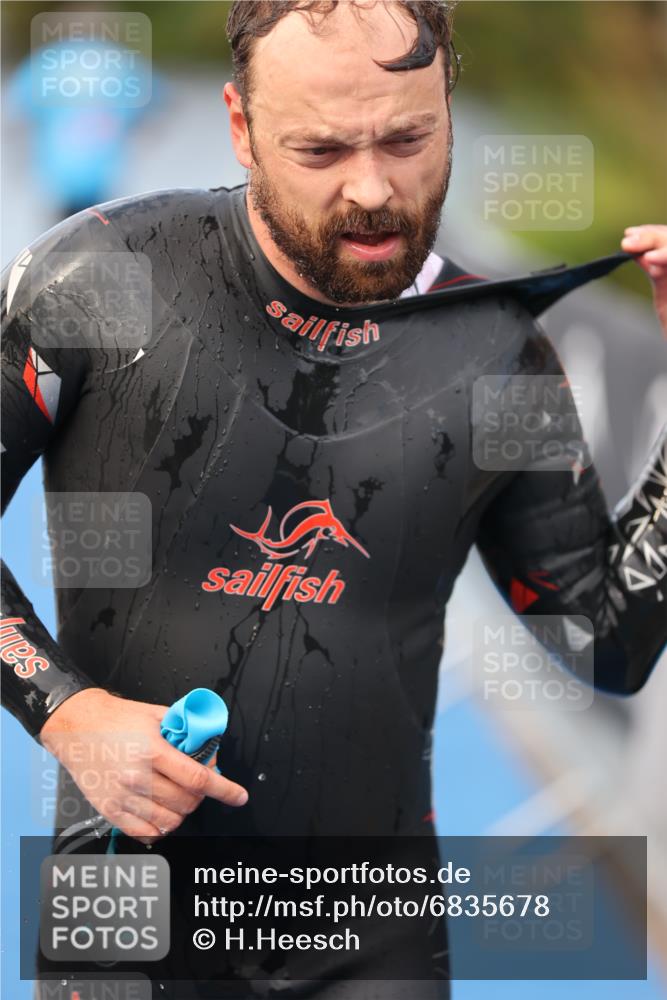 25.08.2024 - Elbe Triathlon Hamburg H.Heesch http://msf.ph/oto/6835678 25.08.2024 08:34:51 Schwimmen 48, 70, 84, 93, 94 meine-sportfotos.de