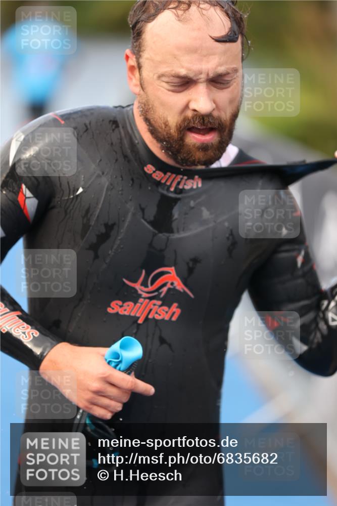 25.08.2024 - Elbe Triathlon Hamburg H.Heesch http://msf.ph/oto/6835682 25.08.2024 08:34:51 Schwimmen 48, 70, 84, 93, 94 meine-sportfotos.de
