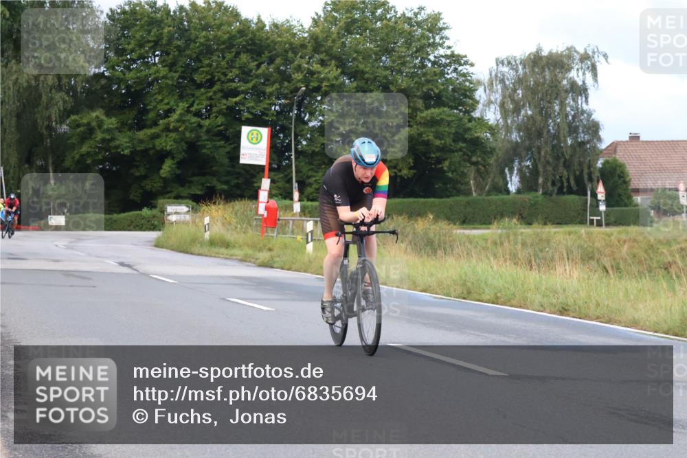 25.08.2024 - Elbe Triathlon Hamburg Fuchs,  Jonas http://msf.ph/oto/6835694 25.08.2024 08:43:00 Radfahren 61, 52, 84 meine-sportfotos.de
