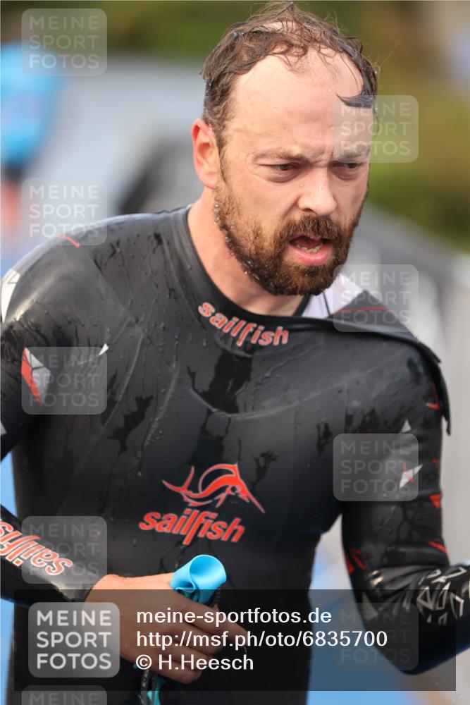 25.08.2024 - Elbe Triathlon Hamburg H.Heesch http://msf.ph/oto/6835700 25.08.2024 08:34:51 Schwimmen 48, 70, 84, 93, 94 meine-sportfotos.de