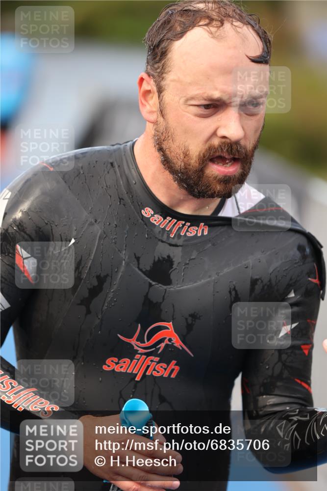 25.08.2024 - Elbe Triathlon Hamburg H.Heesch http://msf.ph/oto/6835706 25.08.2024 08:34:51 Schwimmen 48, 70, 84, 93, 94 meine-sportfotos.de