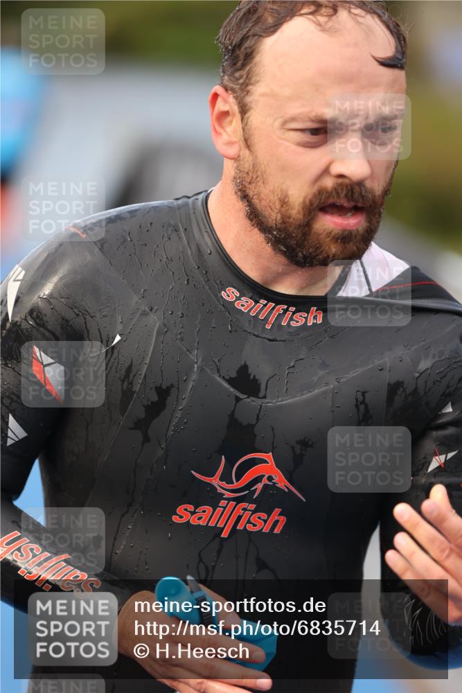 25.08.2024 - Elbe Triathlon Hamburg H.Heesch http://msf.ph/oto/6835714 25.08.2024 08:34:51 Schwimmen 48, 70, 84, 93, 94 meine-sportfotos.de