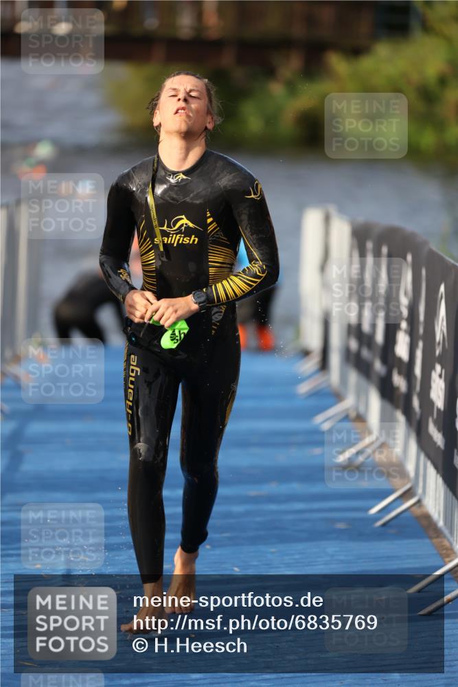 25.08.2024 - Elbe Triathlon Hamburg H.Heesch http://msf.ph/oto/6835769 25.08.2024 08:35:19 Schwimmen 41, 59, 74 meine-sportfotos.de
