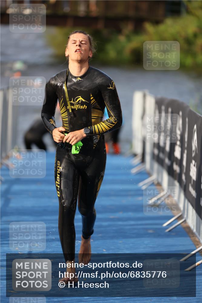 25.08.2024 - Elbe Triathlon Hamburg H.Heesch http://msf.ph/oto/6835776 25.08.2024 08:35:19 Schwimmen 41, 59, 74 meine-sportfotos.de