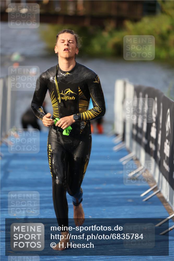 25.08.2024 - Elbe Triathlon Hamburg H.Heesch http://msf.ph/oto/6835784 25.08.2024 08:35:19 Schwimmen 41, 59, 74 meine-sportfotos.de