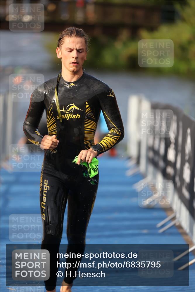 25.08.2024 - Elbe Triathlon Hamburg H.Heesch http://msf.ph/oto/6835795 25.08.2024 08:35:19 Schwimmen 41, 59, 74 meine-sportfotos.de