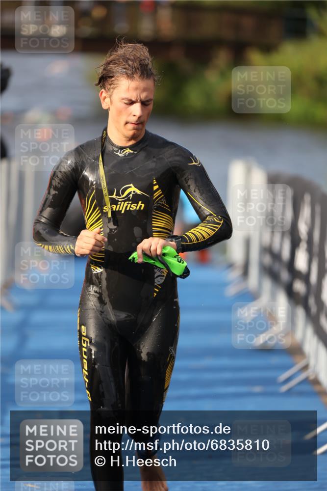25.08.2024 - Elbe Triathlon Hamburg H.Heesch http://msf.ph/oto/6835810 25.08.2024 08:35:19 Schwimmen 41, 59, 74 meine-sportfotos.de