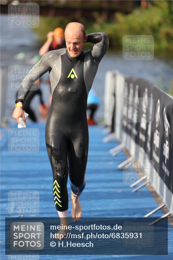 25.08.2024 - Elbe Triathlon Hamburg H.Heesch http://msf.ph/oto/6835931 25.08.2024 08:35:30 Schwimmen 41, 59, 74, 87 meine-sportfotos.de