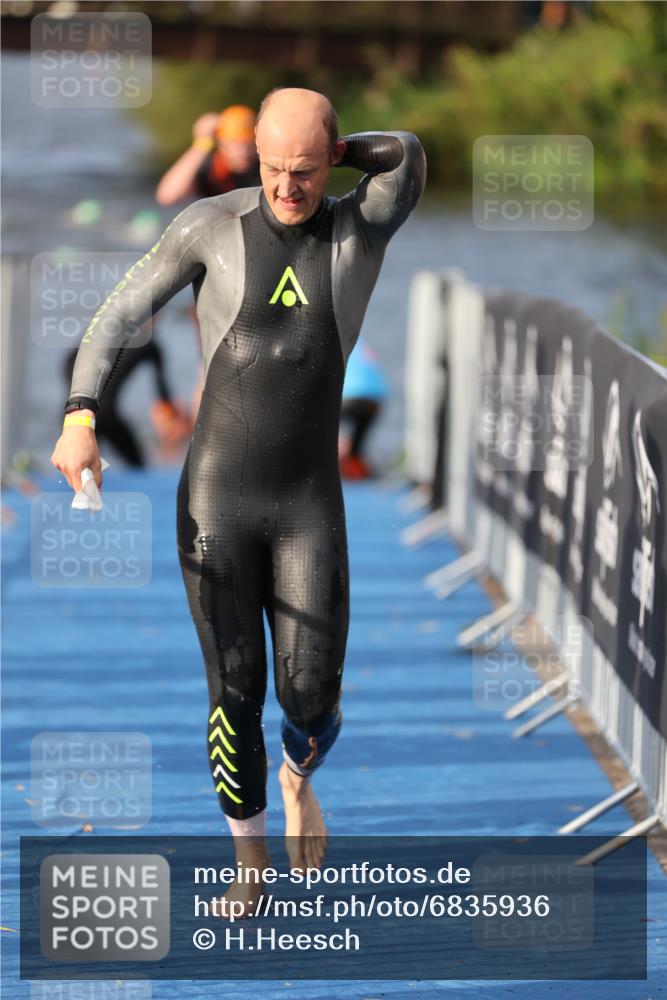 25.08.2024 - Elbe Triathlon Hamburg H.Heesch http://msf.ph/oto/6835936 25.08.2024 08:35:30 Schwimmen 41, 59, 74, 87 meine-sportfotos.de