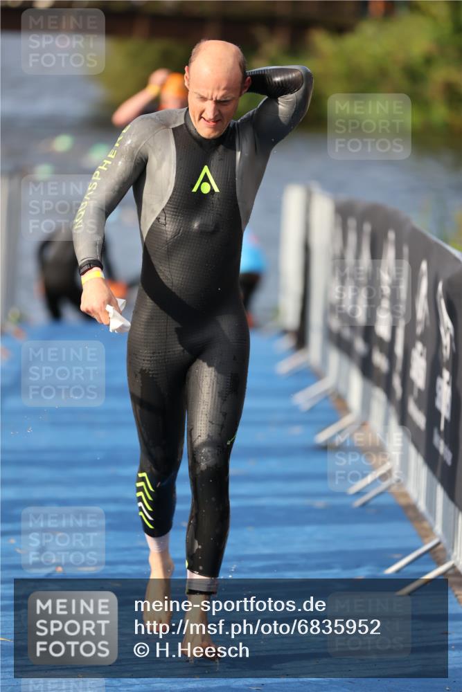 25.08.2024 - Elbe Triathlon Hamburg H.Heesch http://msf.ph/oto/6835952 25.08.2024 08:35:31 Schwimmen 41, 59, 74, 87 meine-sportfotos.de