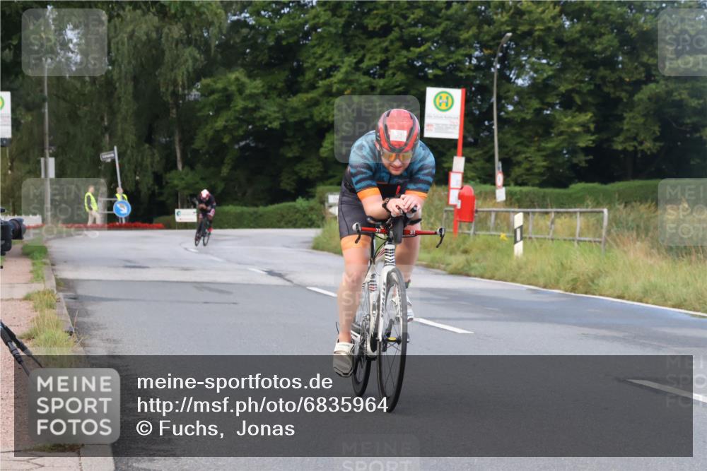 25.08.2024 - Elbe Triathlon Hamburg Fuchs,  Jonas http://msf.ph/oto/6835964 25.08.2024 08:43:18 Radfahren 94, 64, 86, 33, 58 meine-sportfotos.de