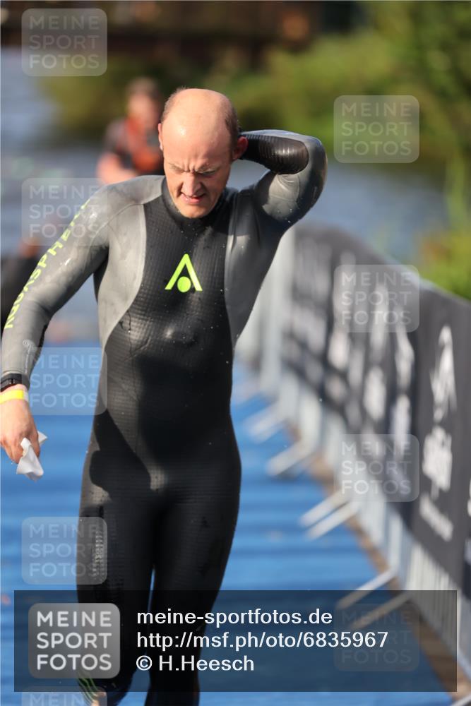 25.08.2024 - Elbe Triathlon Hamburg H.Heesch http://msf.ph/oto/6835967 25.08.2024 08:35:31 Schwimmen 41, 59, 74, 87 meine-sportfotos.de