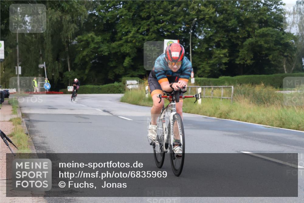 25.08.2024 - Elbe Triathlon Hamburg Fuchs,  Jonas http://msf.ph/oto/6835969 25.08.2024 08:43:18 Radfahren 94, 64, 86, 33, 58 meine-sportfotos.de