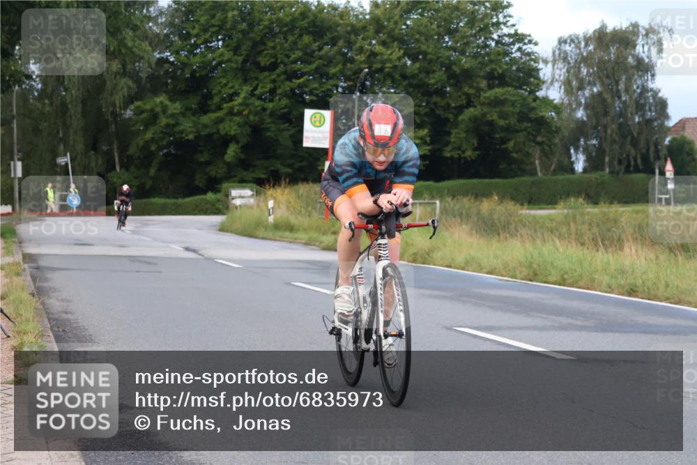 25.08.2024 - Elbe Triathlon Hamburg Fuchs,  Jonas http://msf.ph/oto/6835973 25.08.2024 08:43:18 Radfahren 94, 64, 86, 33, 58 meine-sportfotos.de