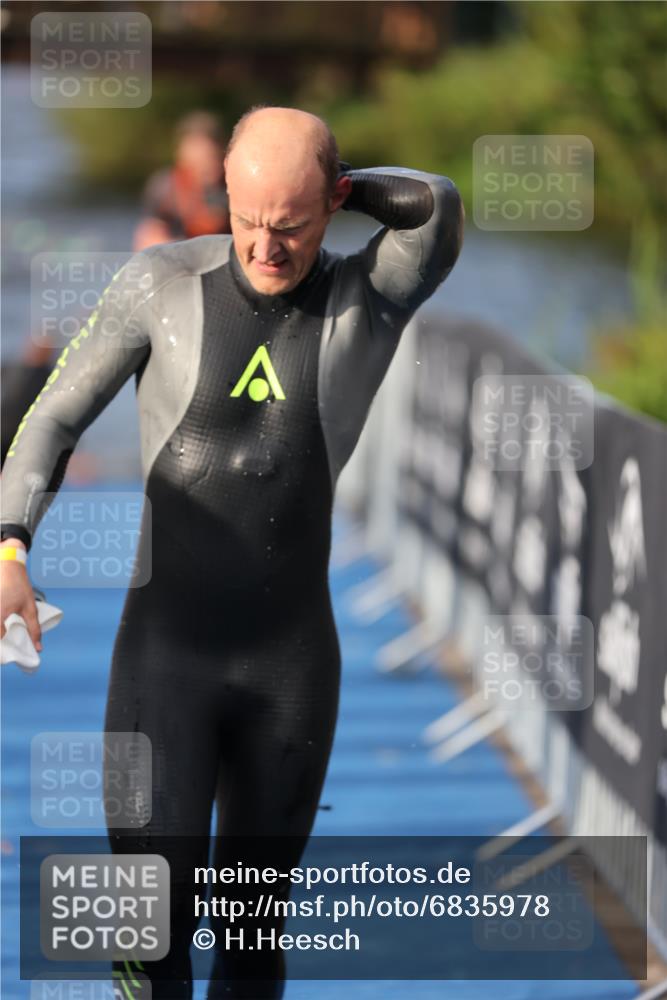 25.08.2024 - Elbe Triathlon Hamburg H.Heesch http://msf.ph/oto/6835978 25.08.2024 08:35:31 Schwimmen 41, 59, 74, 87 meine-sportfotos.de