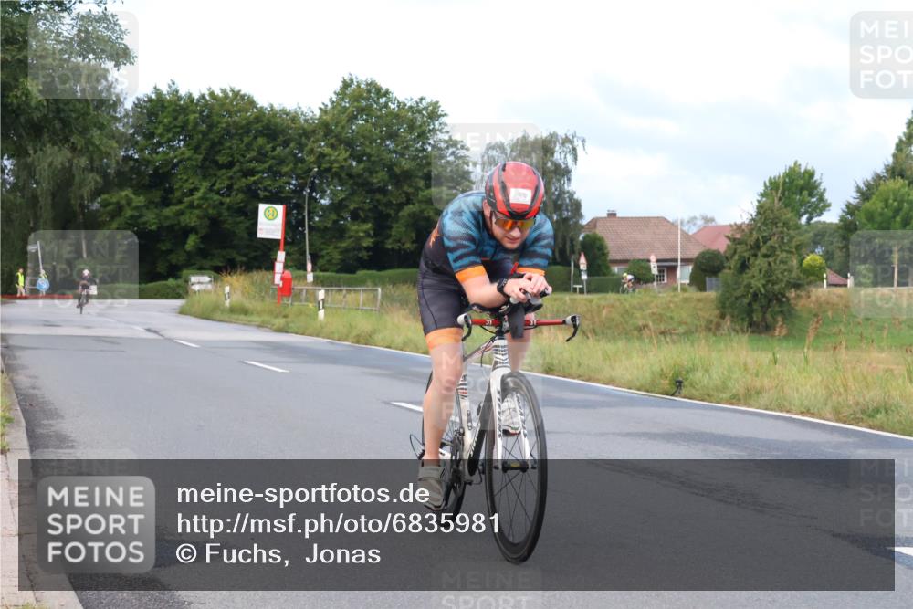 25.08.2024 - Elbe Triathlon Hamburg Fuchs,  Jonas http://msf.ph/oto/6835981 25.08.2024 08:43:19 Radfahren 94, 64, 86, 33, 58 meine-sportfotos.de