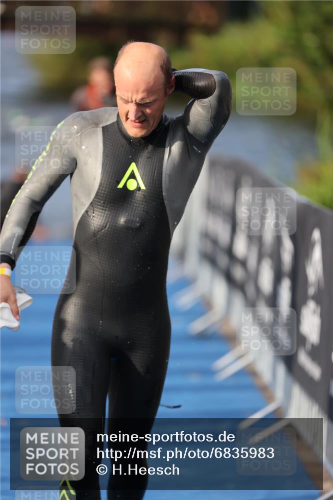 25.08.2024 - Elbe Triathlon Hamburg H.Heesch http://msf.ph/oto/6835983 25.08.2024 08:35:32 Schwimmen 41, 59, 74, 87 meine-sportfotos.de