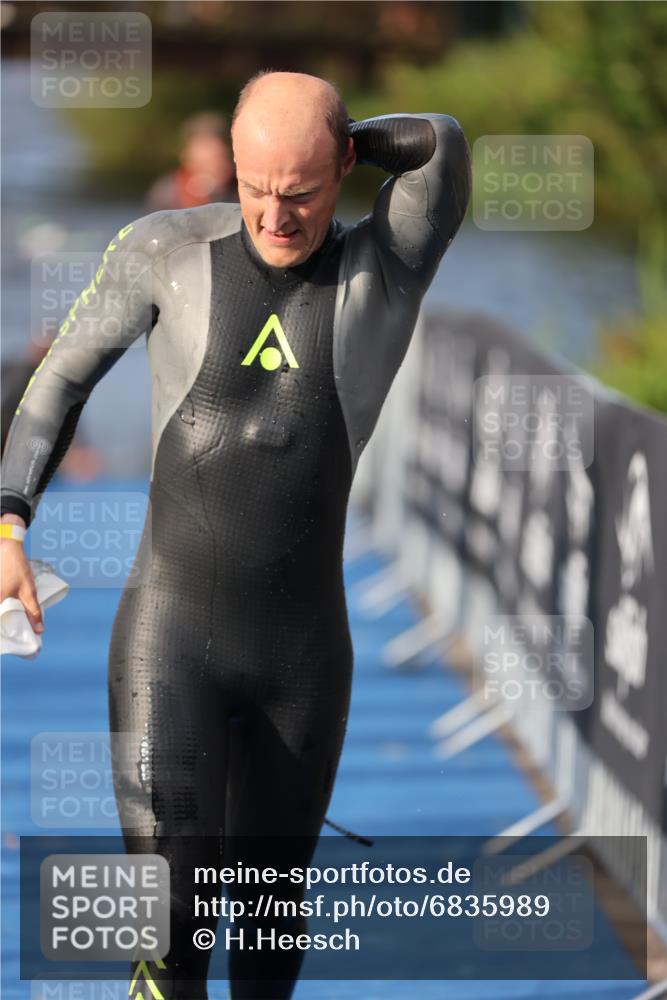 25.08.2024 - Elbe Triathlon Hamburg H.Heesch http://msf.ph/oto/6835989 25.08.2024 08:35:32 Schwimmen 41, 59, 74, 87 meine-sportfotos.de