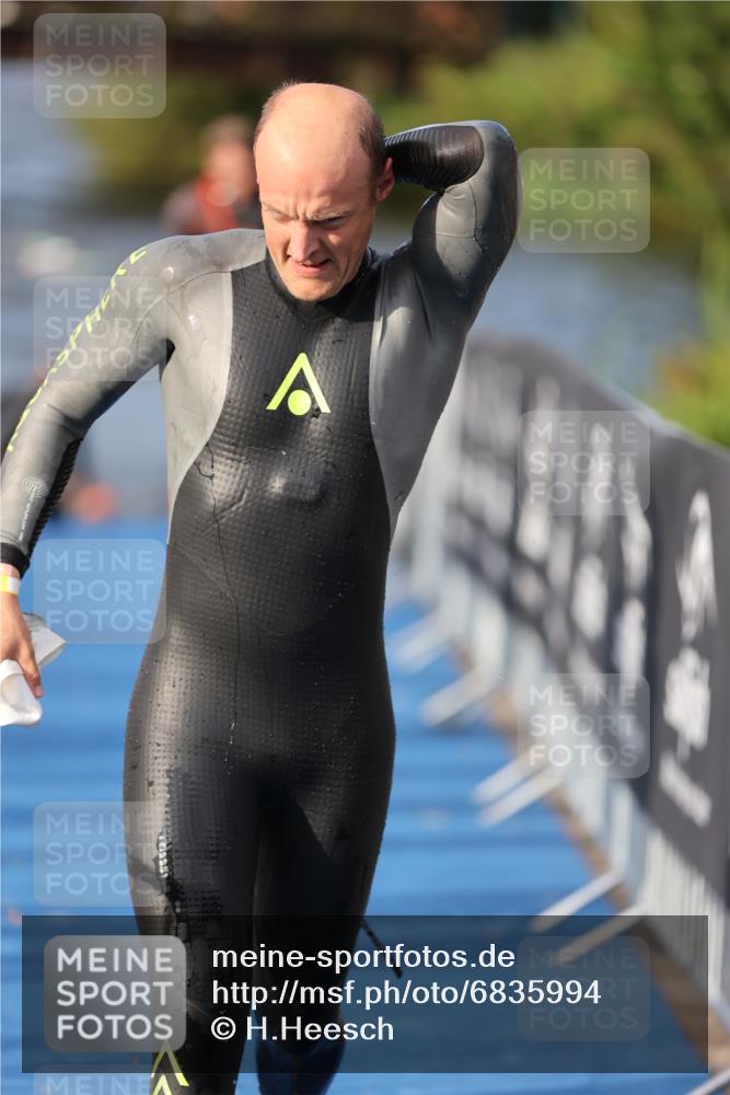 25.08.2024 - Elbe Triathlon Hamburg H.Heesch http://msf.ph/oto/6835994 25.08.2024 08:35:32 Schwimmen 41, 59, 74, 87 meine-sportfotos.de