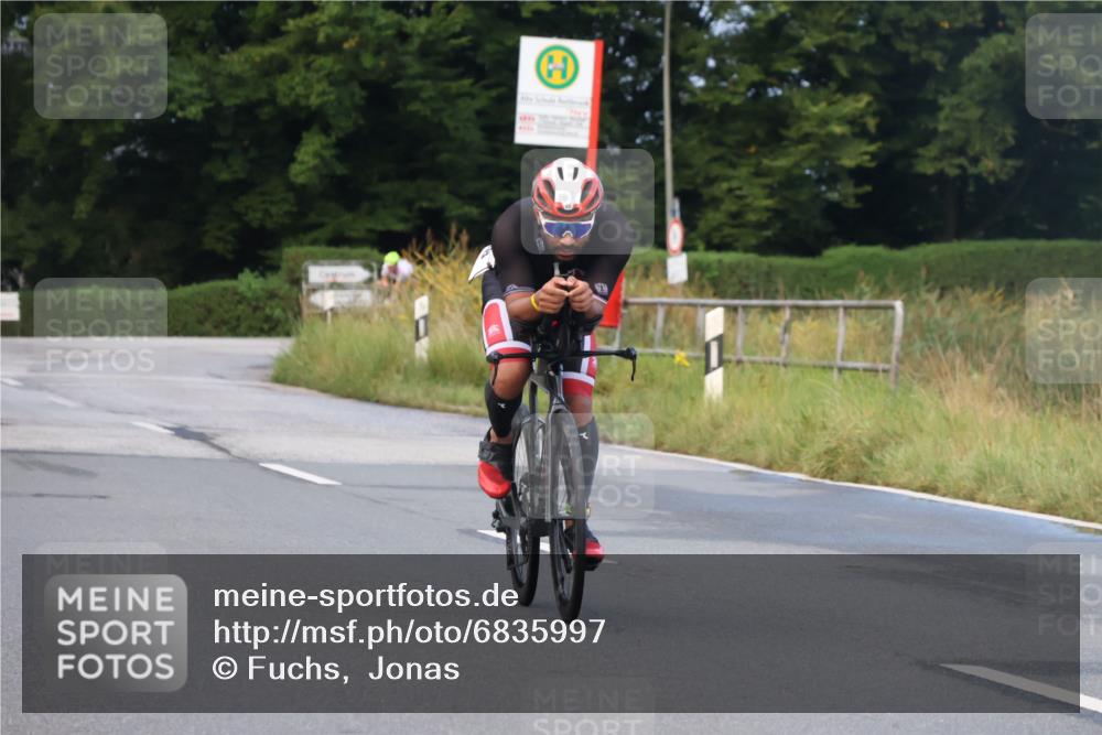25.08.2024 - Elbe Triathlon Hamburg Fuchs,  Jonas http://msf.ph/oto/6835997 25.08.2024 08:43:22 Radfahren 86, 33, 58 meine-sportfotos.de