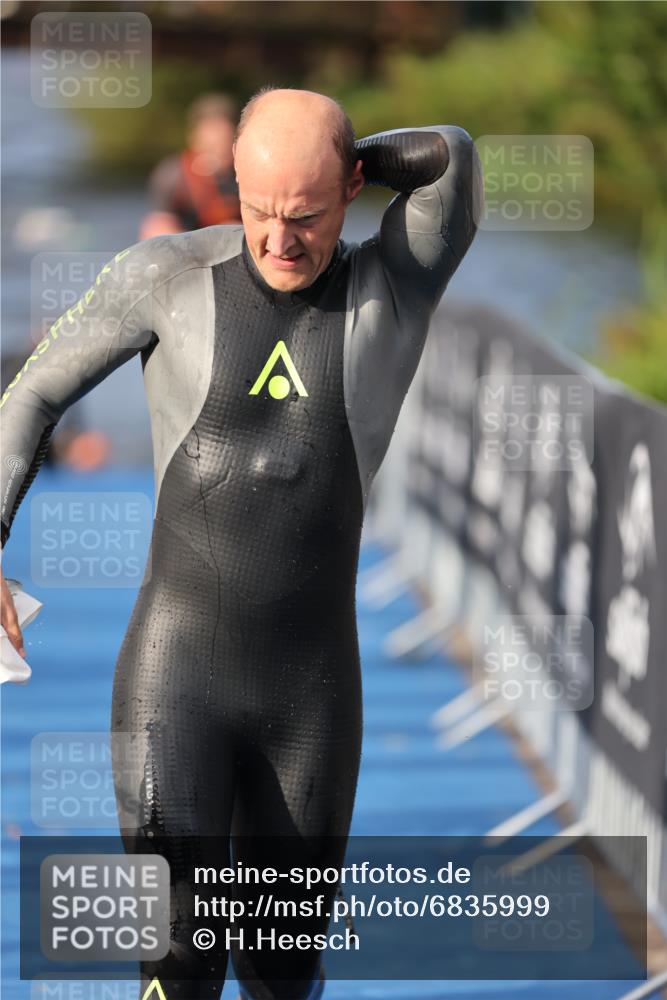 25.08.2024 - Elbe Triathlon Hamburg H.Heesch http://msf.ph/oto/6835999 25.08.2024 08:35:32 Schwimmen 41, 59, 74, 87 meine-sportfotos.de