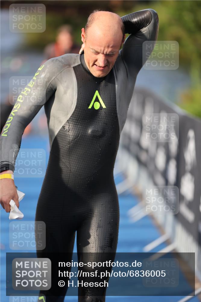 25.08.2024 - Elbe Triathlon Hamburg H.Heesch http://msf.ph/oto/6836005 25.08.2024 08:35:32 Schwimmen 41, 59, 74, 87 meine-sportfotos.de