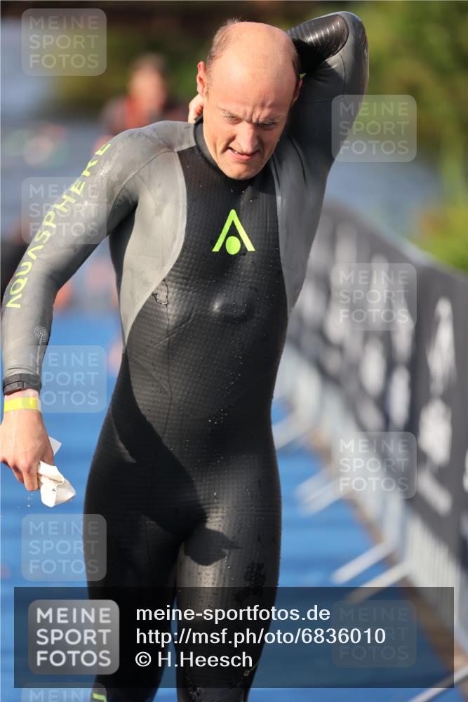 25.08.2024 - Elbe Triathlon Hamburg H.Heesch http://msf.ph/oto/6836010 25.08.2024 08:35:32 Schwimmen 41, 59, 74, 87 meine-sportfotos.de