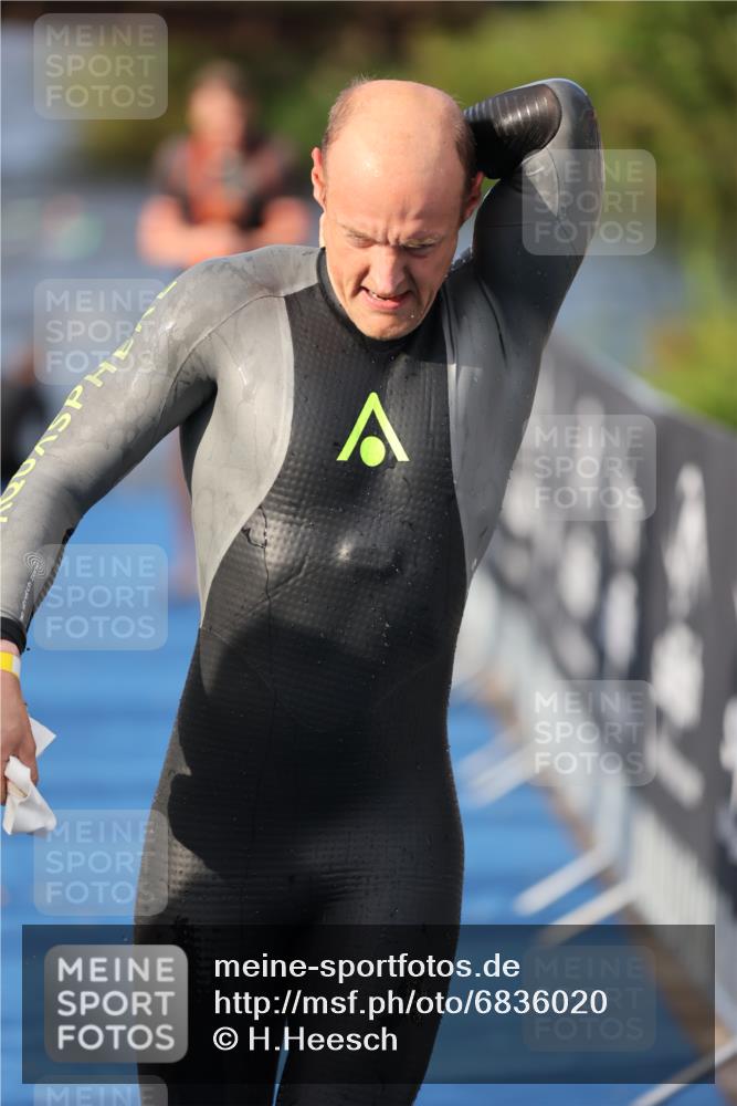 25.08.2024 - Elbe Triathlon Hamburg H.Heesch http://msf.ph/oto/6836020 25.08.2024 08:35:32 Schwimmen 41, 59, 74, 87 meine-sportfotos.de