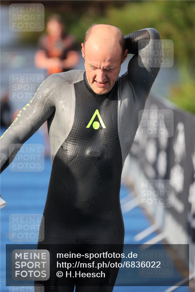 25.08.2024 - Elbe Triathlon Hamburg H.Heesch http://msf.ph/oto/6836022 25.08.2024 08:35:32 Schwimmen 41, 59, 74, 87 meine-sportfotos.de