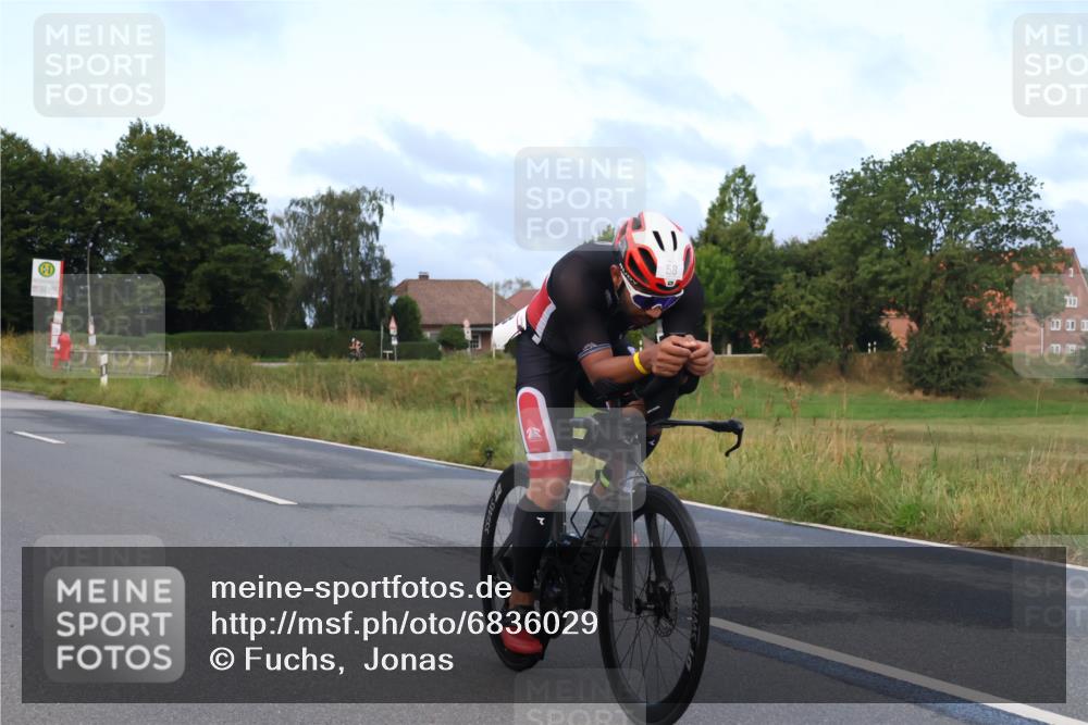 25.08.2024 - Elbe Triathlon Hamburg Fuchs,  Jonas http://msf.ph/oto/6836029 25.08.2024 08:43:24 Radfahren 33, 58, 69 meine-sportfotos.de