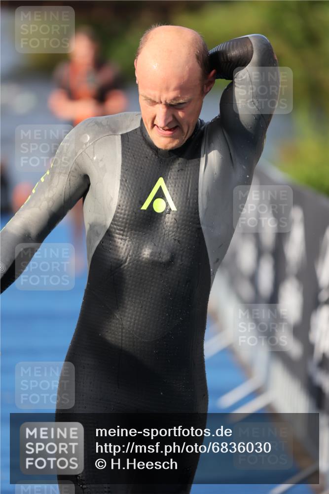 25.08.2024 - Elbe Triathlon Hamburg H.Heesch http://msf.ph/oto/6836030 25.08.2024 08:35:32 Schwimmen 41, 59, 74, 87 meine-sportfotos.de