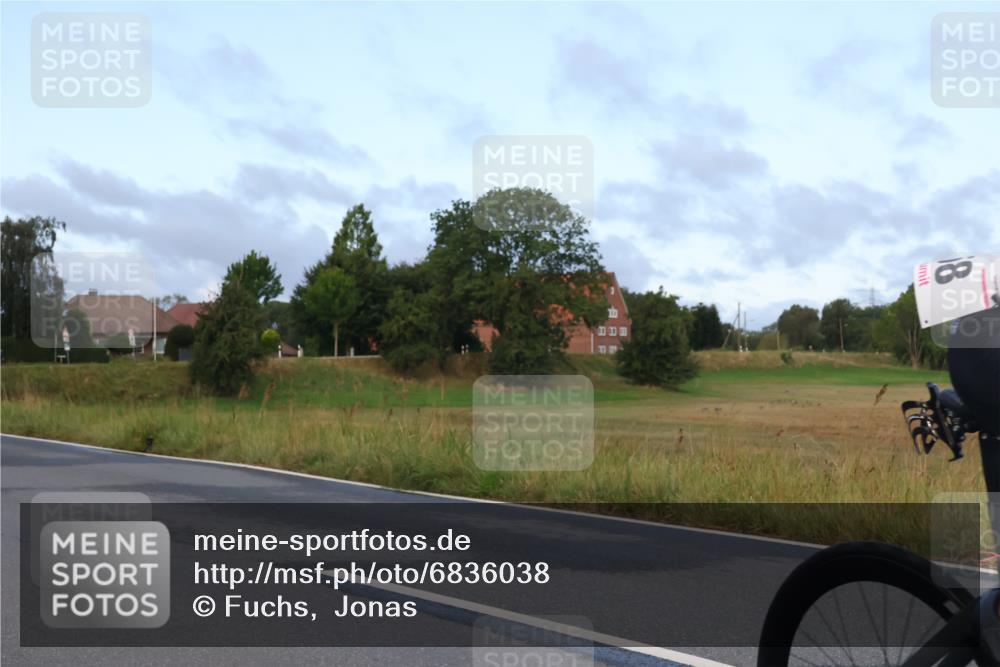 25.08.2024 - Elbe Triathlon Hamburg Fuchs,  Jonas http://msf.ph/oto/6836038 25.08.2024 08:43:24 Radfahren 33, 58, 69 meine-sportfotos.de