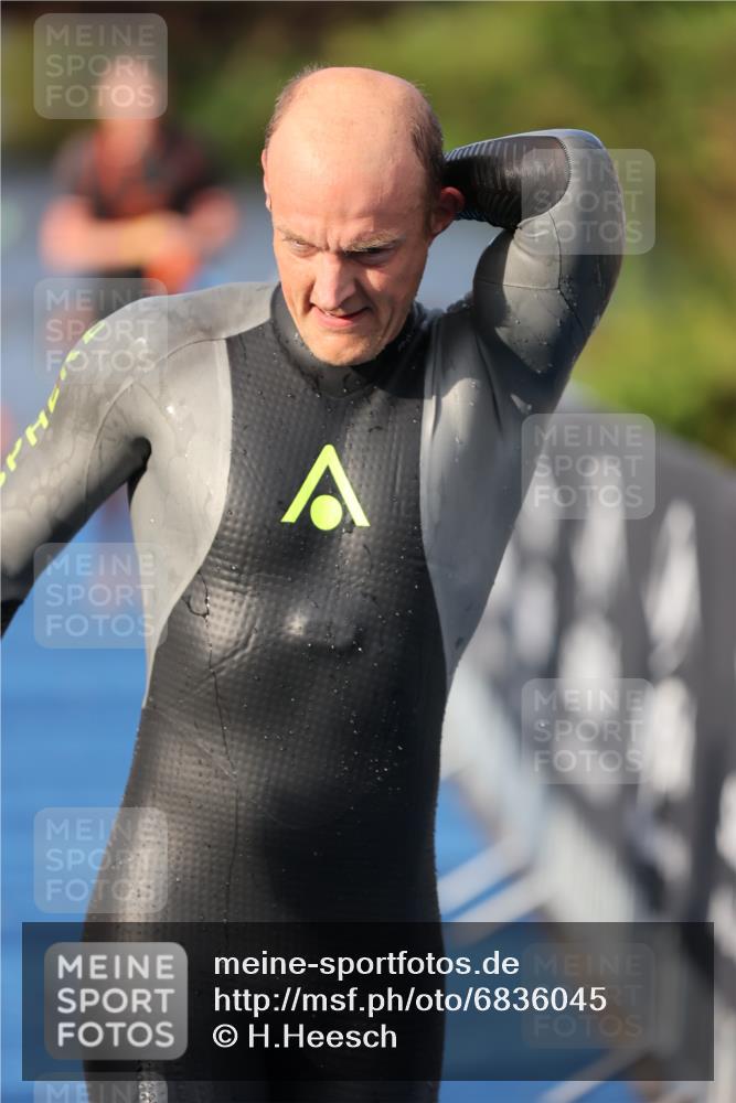 25.08.2024 - Elbe Triathlon Hamburg H.Heesch http://msf.ph/oto/6836045 25.08.2024 08:35:32 Schwimmen 41, 59, 74, 87 meine-sportfotos.de