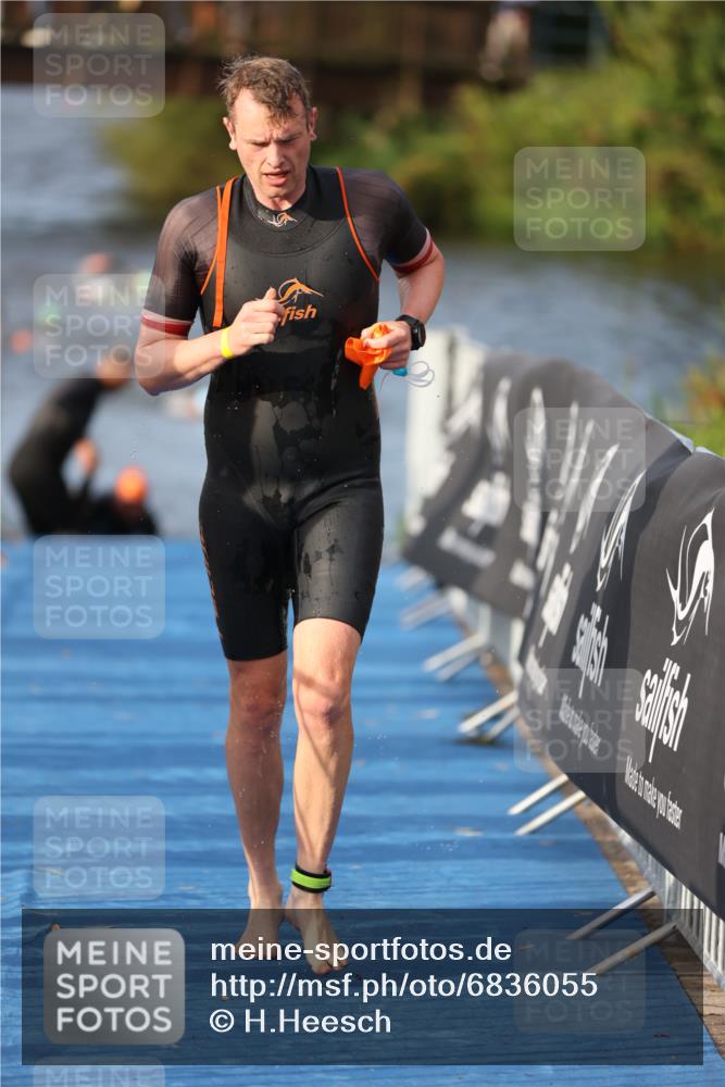 25.08.2024 - Elbe Triathlon Hamburg H.Heesch http://msf.ph/oto/6836055 25.08.2024 08:35:35 Schwimmen 41, 59, 74, 87 meine-sportfotos.de