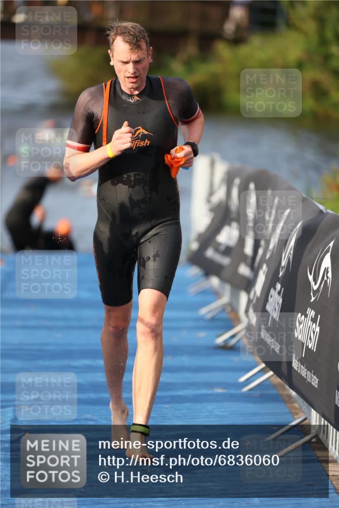 25.08.2024 - Elbe Triathlon Hamburg H.Heesch http://msf.ph/oto/6836060 25.08.2024 08:35:35 Schwimmen 41, 59, 74, 87 meine-sportfotos.de