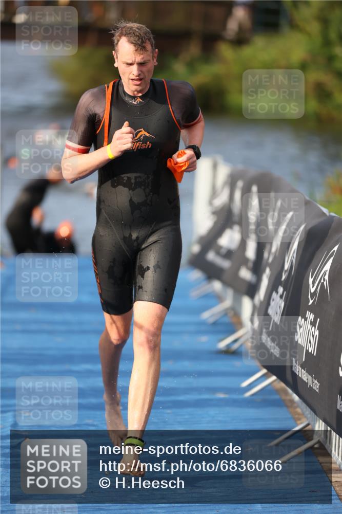 25.08.2024 - Elbe Triathlon Hamburg H.Heesch http://msf.ph/oto/6836066 25.08.2024 08:35:35 Schwimmen 41, 59, 74, 87 meine-sportfotos.de