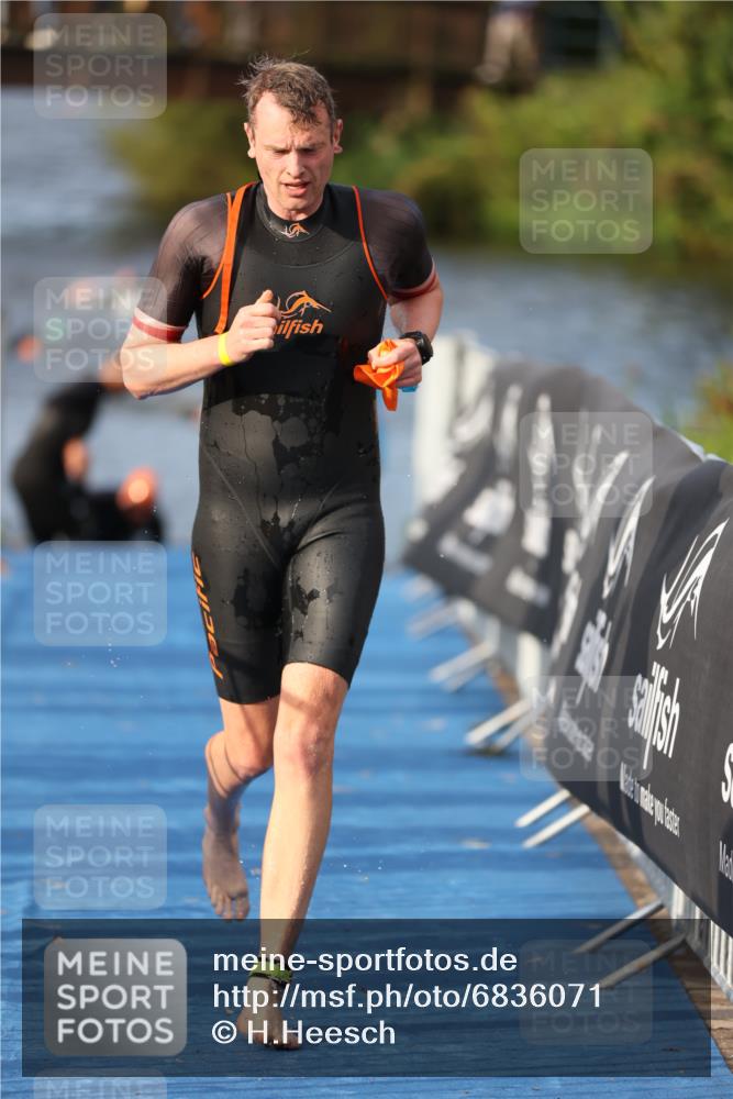 25.08.2024 - Elbe Triathlon Hamburg H.Heesch http://msf.ph/oto/6836071 25.08.2024 08:35:35 Schwimmen 41, 59, 74, 87 meine-sportfotos.de