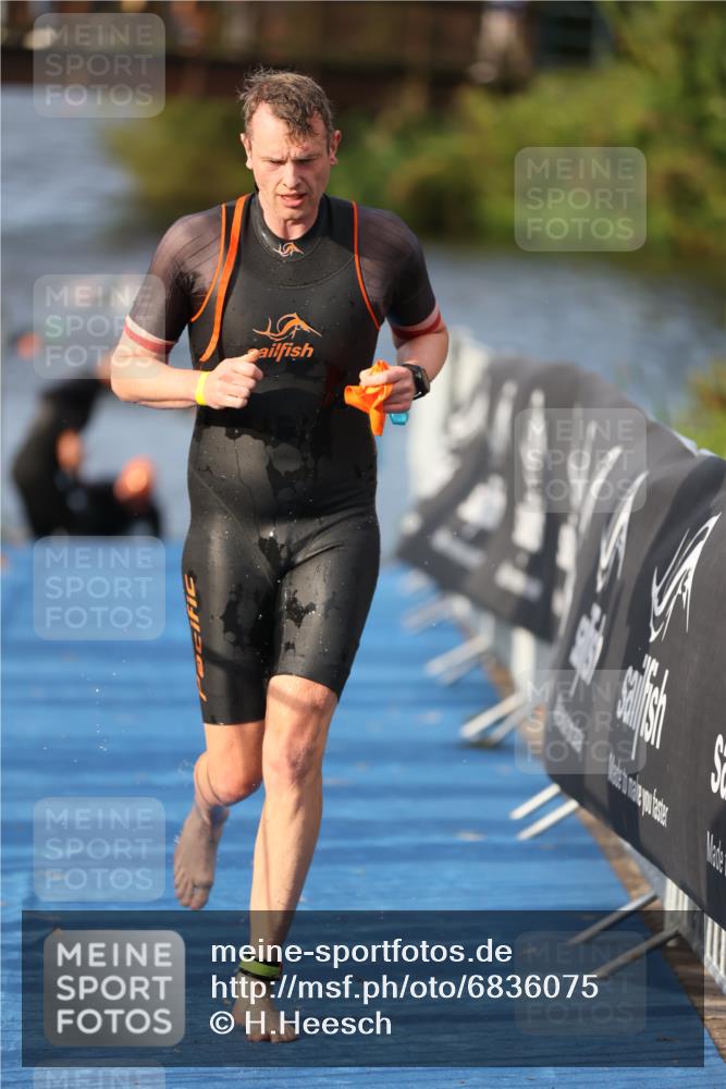 25.08.2024 - Elbe Triathlon Hamburg H.Heesch http://msf.ph/oto/6836075 25.08.2024 08:35:35 Schwimmen 41, 59, 74, 87 meine-sportfotos.de