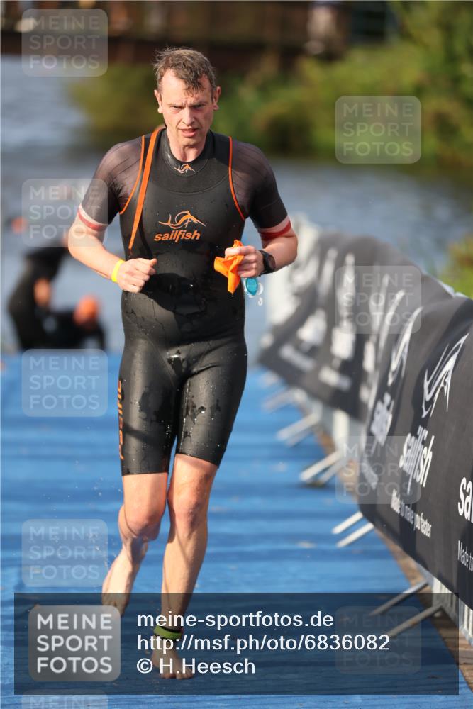25.08.2024 - Elbe Triathlon Hamburg H.Heesch http://msf.ph/oto/6836082 25.08.2024 08:35:35 Schwimmen 41, 59, 74, 87 meine-sportfotos.de