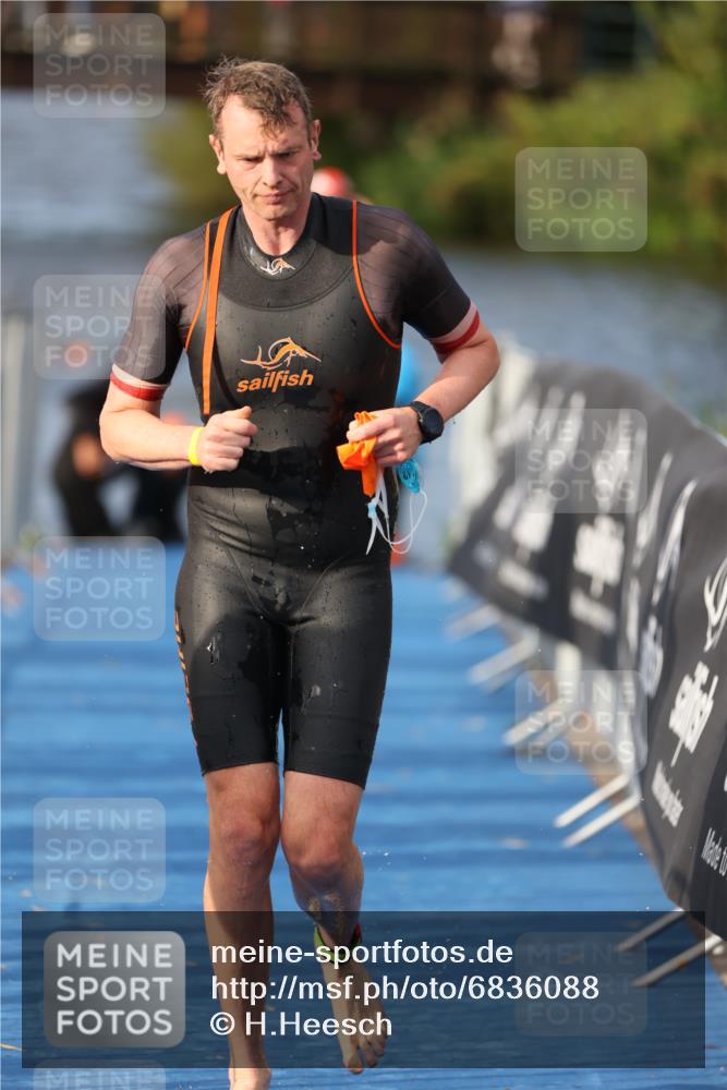25.08.2024 - Elbe Triathlon Hamburg H.Heesch http://msf.ph/oto/6836088 25.08.2024 08:35:36 Schwimmen 41, 59, 74, 87 meine-sportfotos.de