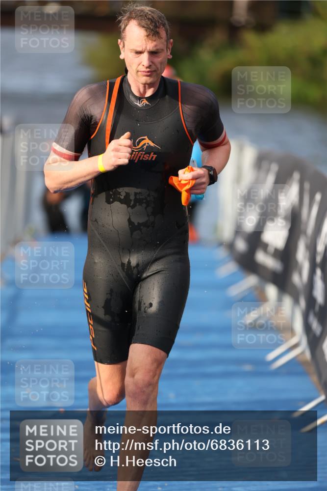 25.08.2024 - Elbe Triathlon Hamburg H.Heesch http://msf.ph/oto/6836113 25.08.2024 08:35:36 Schwimmen 41, 59, 74, 87 meine-sportfotos.de
