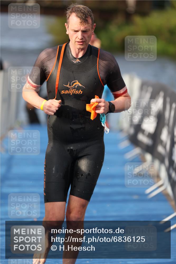 25.08.2024 - Elbe Triathlon Hamburg H.Heesch http://msf.ph/oto/6836125 25.08.2024 08:35:36 Schwimmen 41, 59, 74, 87 meine-sportfotos.de