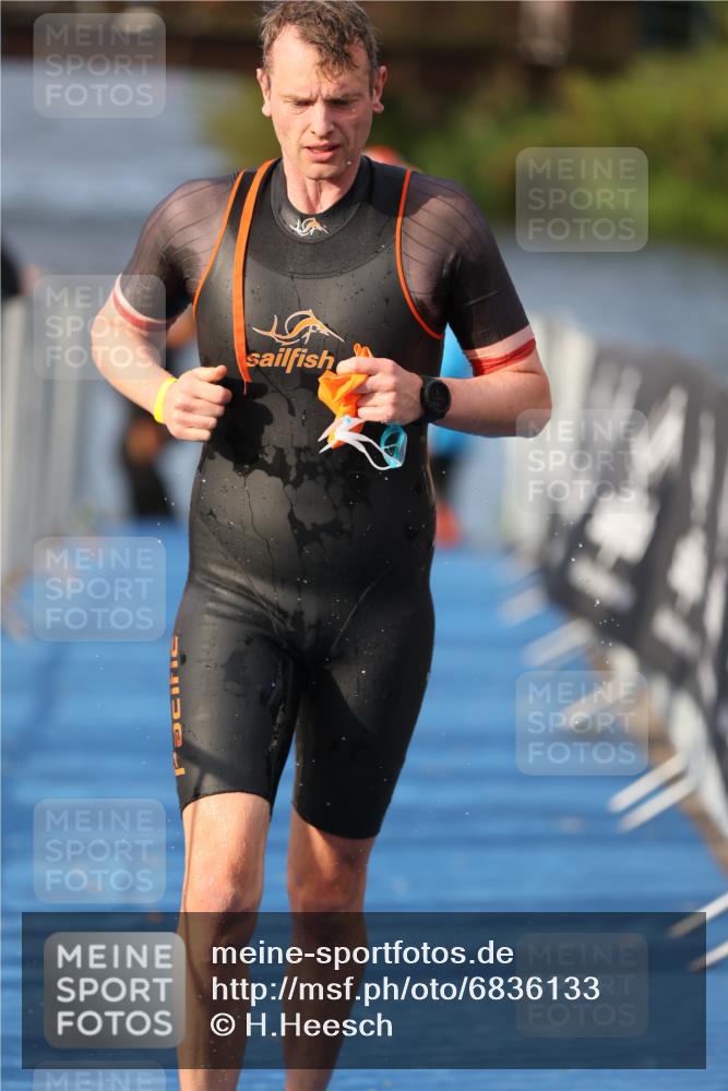 25.08.2024 - Elbe Triathlon Hamburg H.Heesch http://msf.ph/oto/6836133 25.08.2024 08:35:36 Schwimmen 41, 59, 74, 87 meine-sportfotos.de