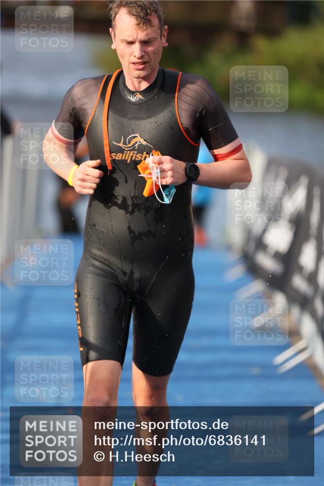 25.08.2024 - Elbe Triathlon Hamburg H.Heesch http://msf.ph/oto/6836141 25.08.2024 08:35:36 Schwimmen 41, 59, 74, 87 meine-sportfotos.de