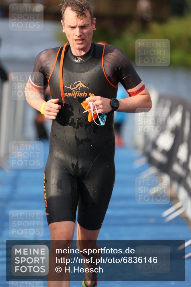 25.08.2024 - Elbe Triathlon Hamburg H.Heesch http://msf.ph/oto/6836146 25.08.2024 08:35:36 Schwimmen 41, 59, 74, 87 meine-sportfotos.de