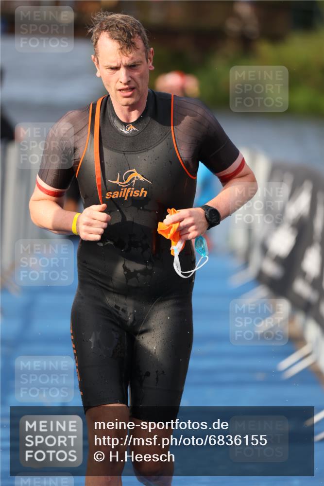 25.08.2024 - Elbe Triathlon Hamburg H.Heesch http://msf.ph/oto/6836155 25.08.2024 08:35:36 Schwimmen 41, 59, 74, 87 meine-sportfotos.de