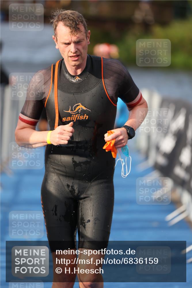 25.08.2024 - Elbe Triathlon Hamburg H.Heesch http://msf.ph/oto/6836159 25.08.2024 08:35:36 Schwimmen 41, 59, 74, 87 meine-sportfotos.de