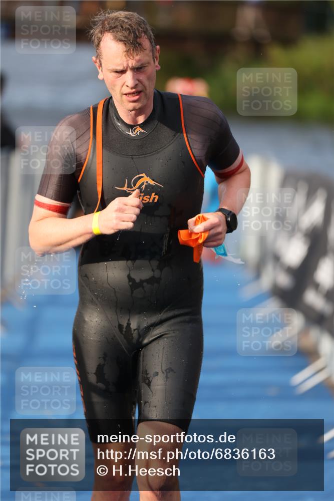 25.08.2024 - Elbe Triathlon Hamburg H.Heesch http://msf.ph/oto/6836163 25.08.2024 08:35:36 Schwimmen 41, 59, 74, 87 meine-sportfotos.de