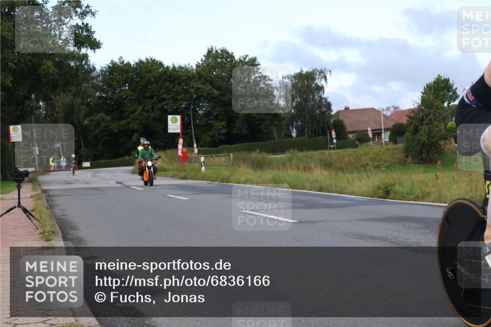 25.08.2024 - Elbe Triathlon Hamburg Fuchs,  Jonas http://msf.ph/oto/6836166 25.08.2024 08:43:53 Radfahren 74, 41 meine-sportfotos.de