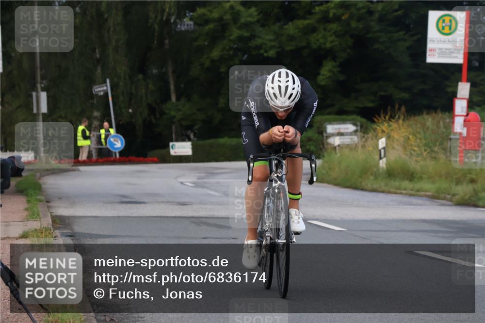 25.08.2024 - Elbe Triathlon Hamburg Fuchs,  Jonas http://msf.ph/oto/6836174 25.08.2024 08:43:58 Radfahren 41 meine-sportfotos.de